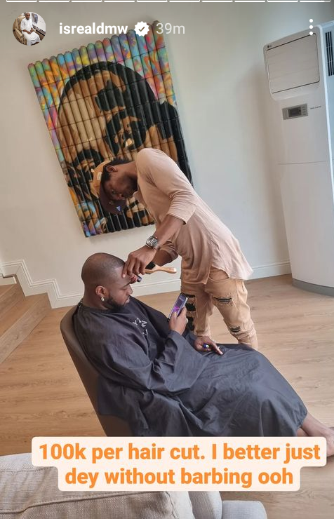 Davido cutting his hair